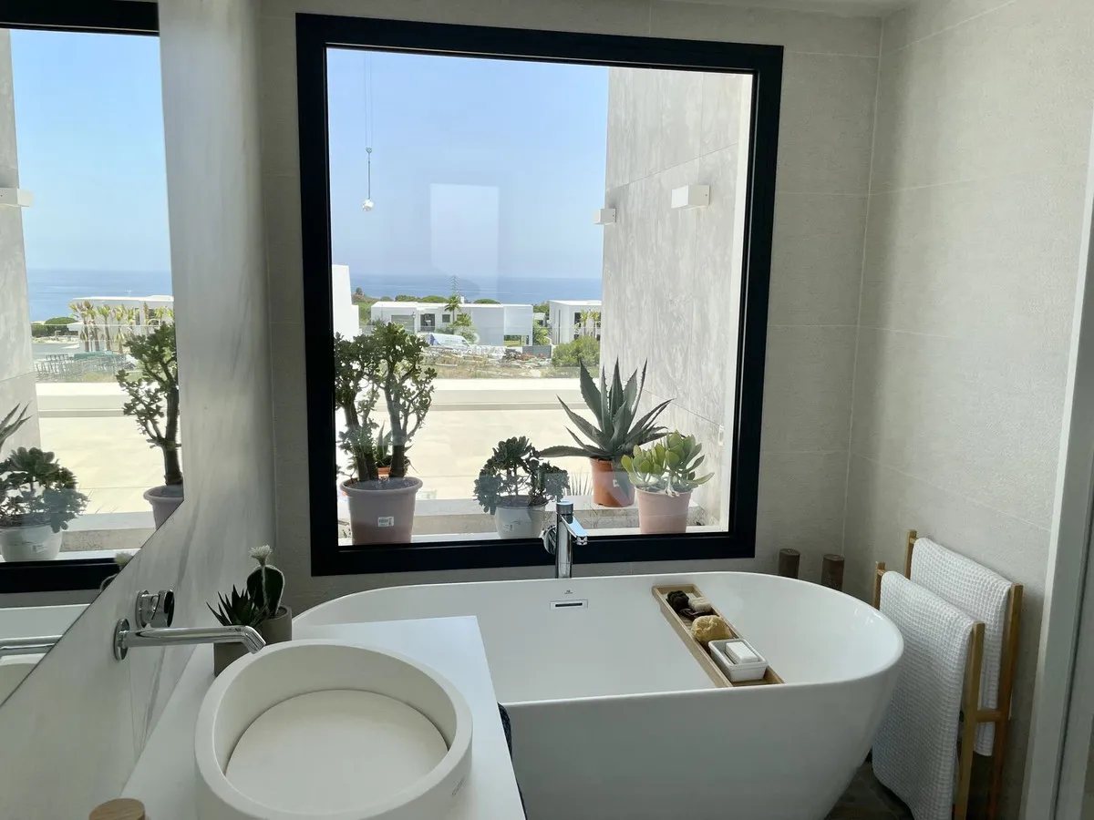 a1438f67-47e8-48a4-a09b-623e196942c7