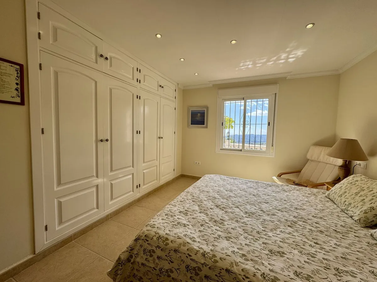 0e074407-65ff-4baa-95f3-3a0fd3181872