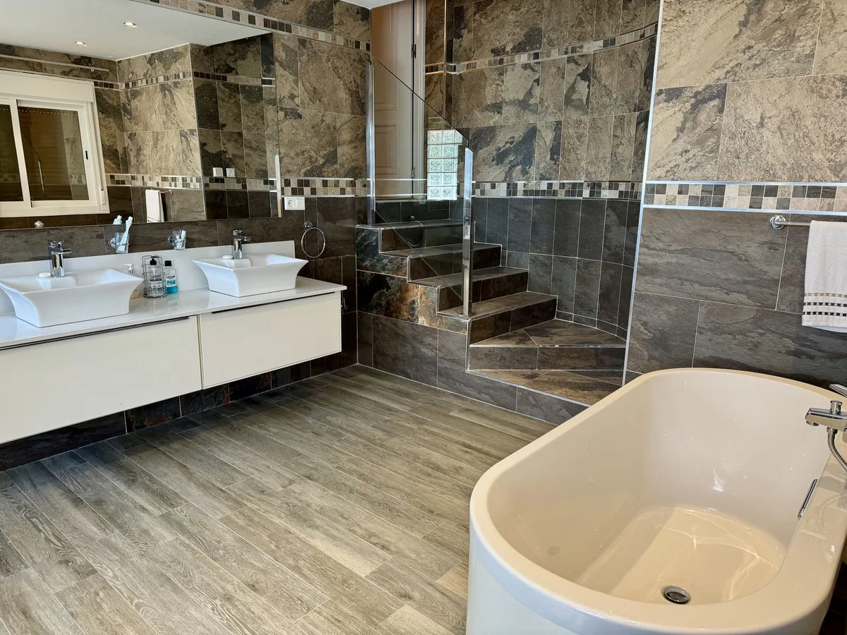 72efb8a0-a8ca-4845-bb9b-fdb0e83fcc08