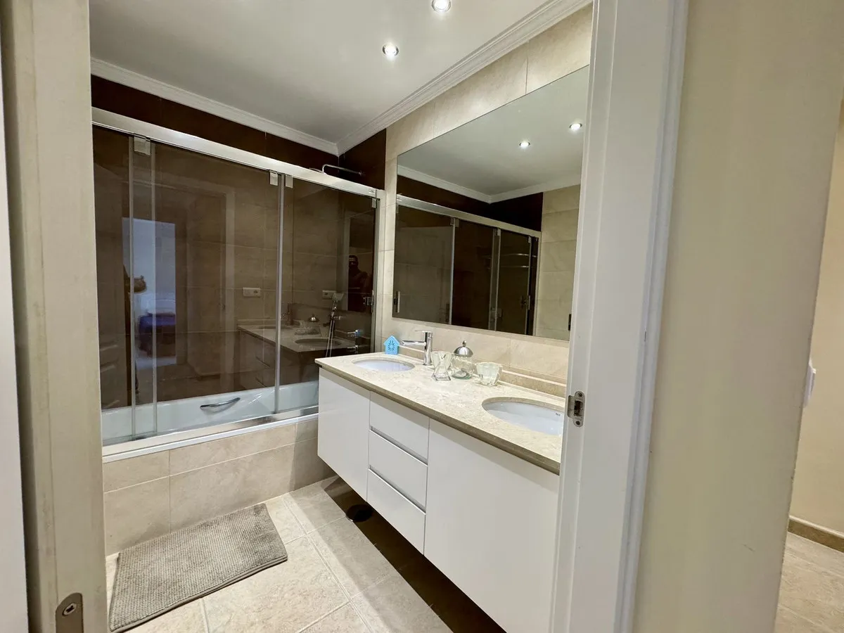 b1ac1d12-621d-4d3e-a084-1041e9994694