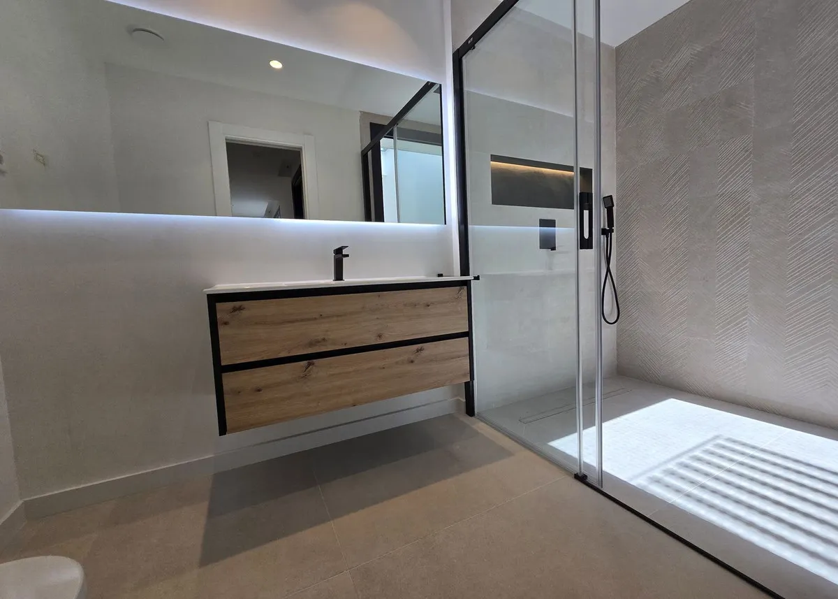 5bfc5aa7-4f2b-4af8-9bbb-ec2b429f4b32