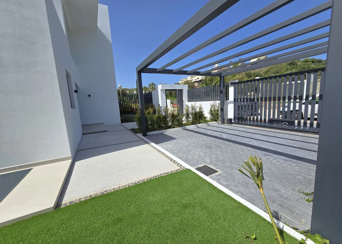 b239ee7b-da79-4a8a-923a-31f231534a28