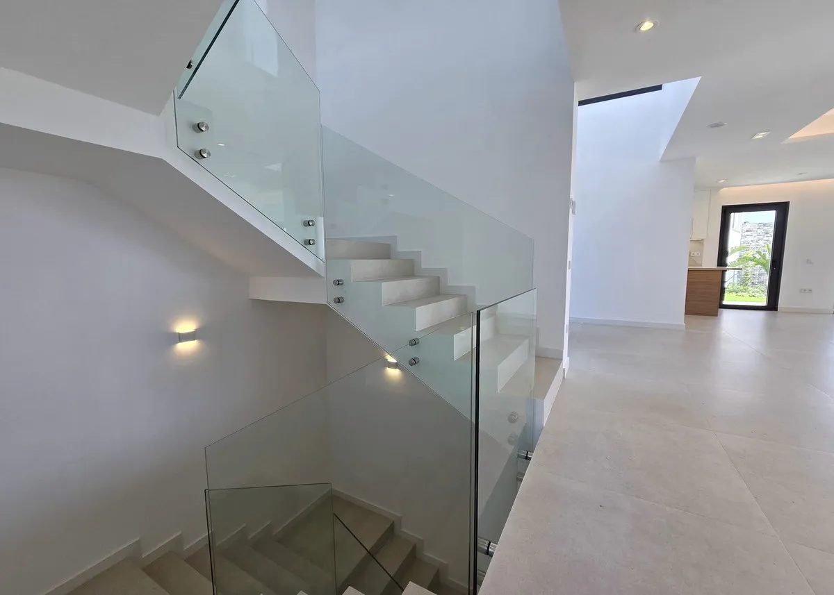 c193885d-fc99-4e6d-bdcd-89b63b3dafd3