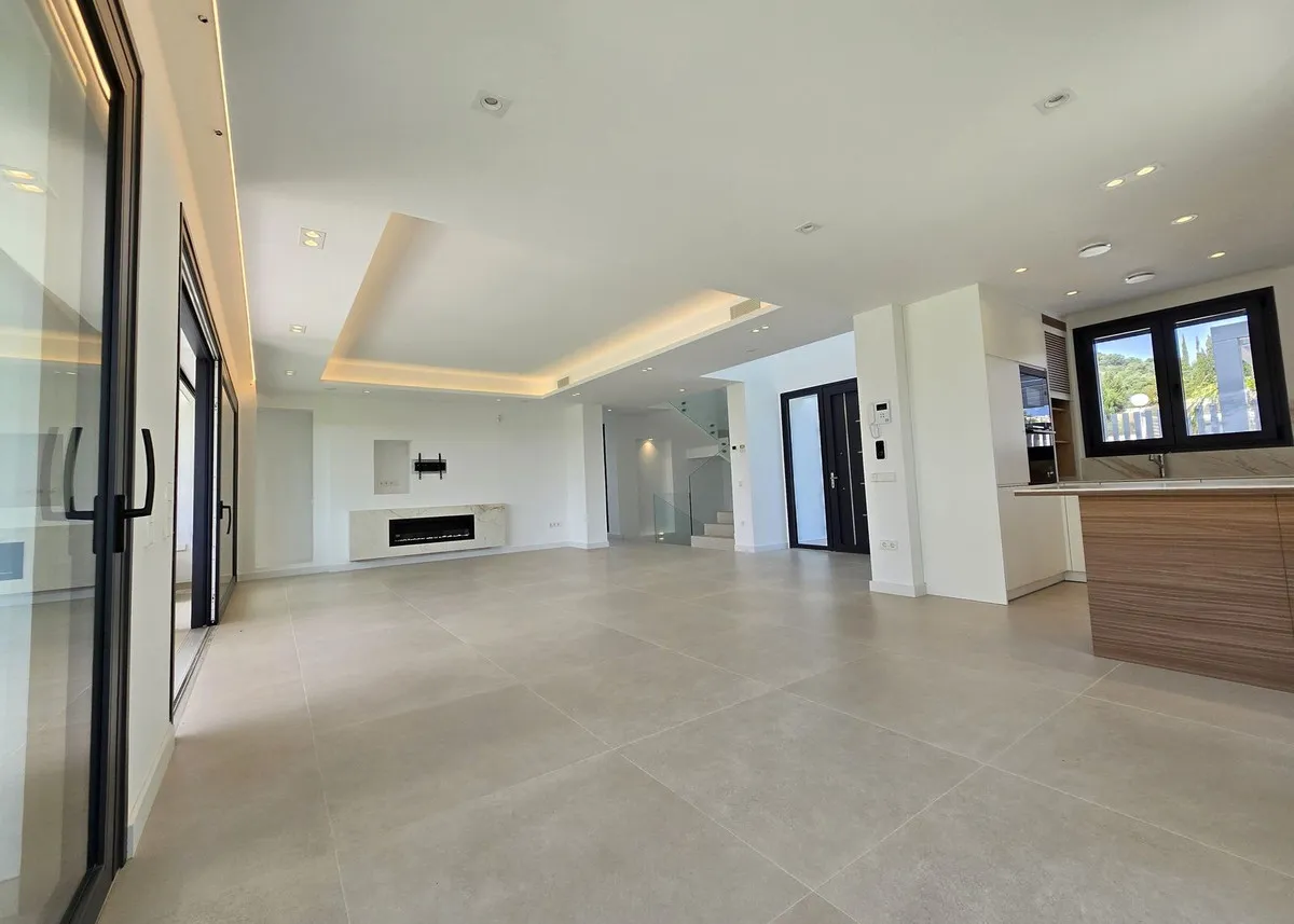 e44b814c-7463-4f02-8ebc-72902560f570