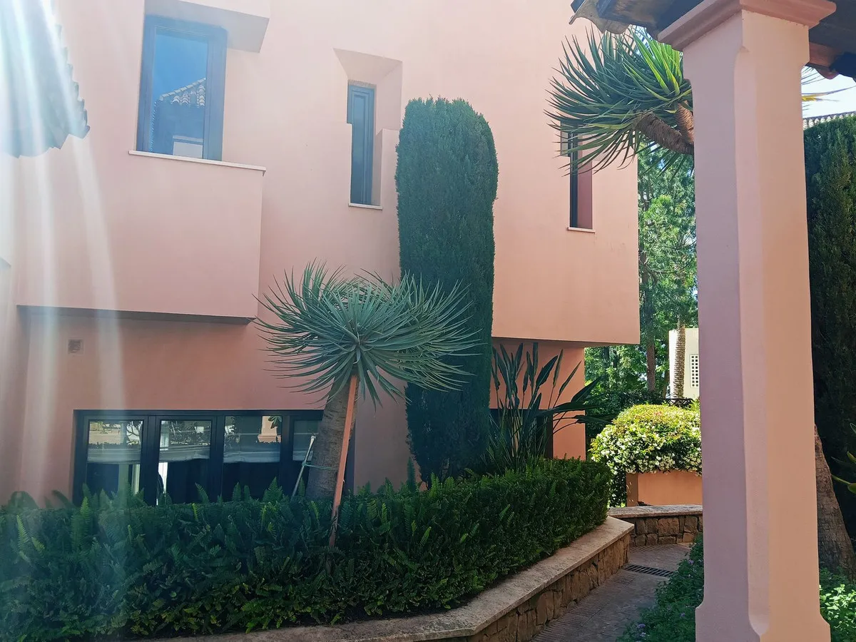 4ae6b32b-1ce7-4f0d-b07c-8cf5cc6b40e7