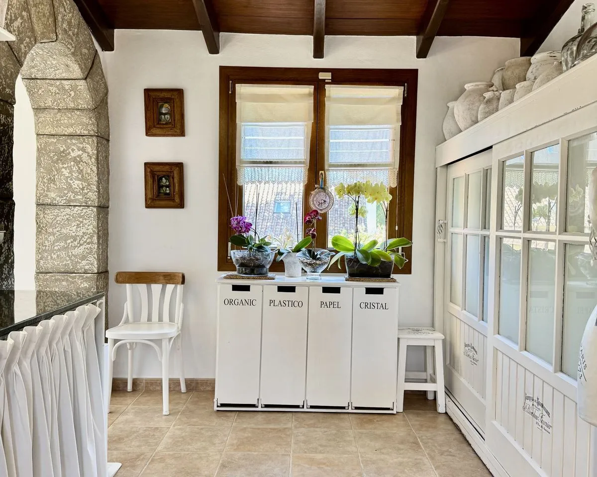 17adc5bd-eca9-4a03-a5f2-d9984b5922be