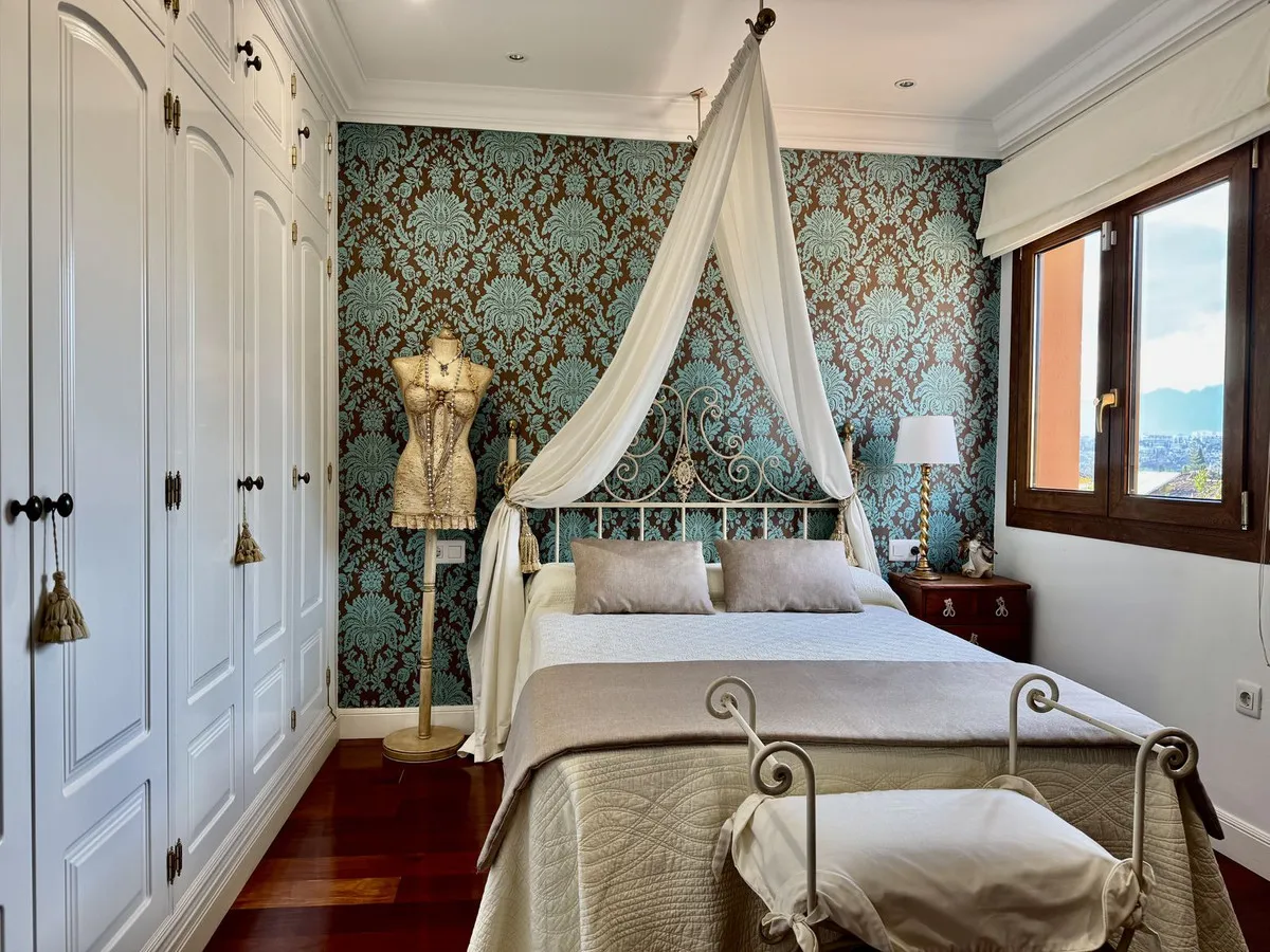 51dc5246-a4d9-47a3-a382-516d450cd59e