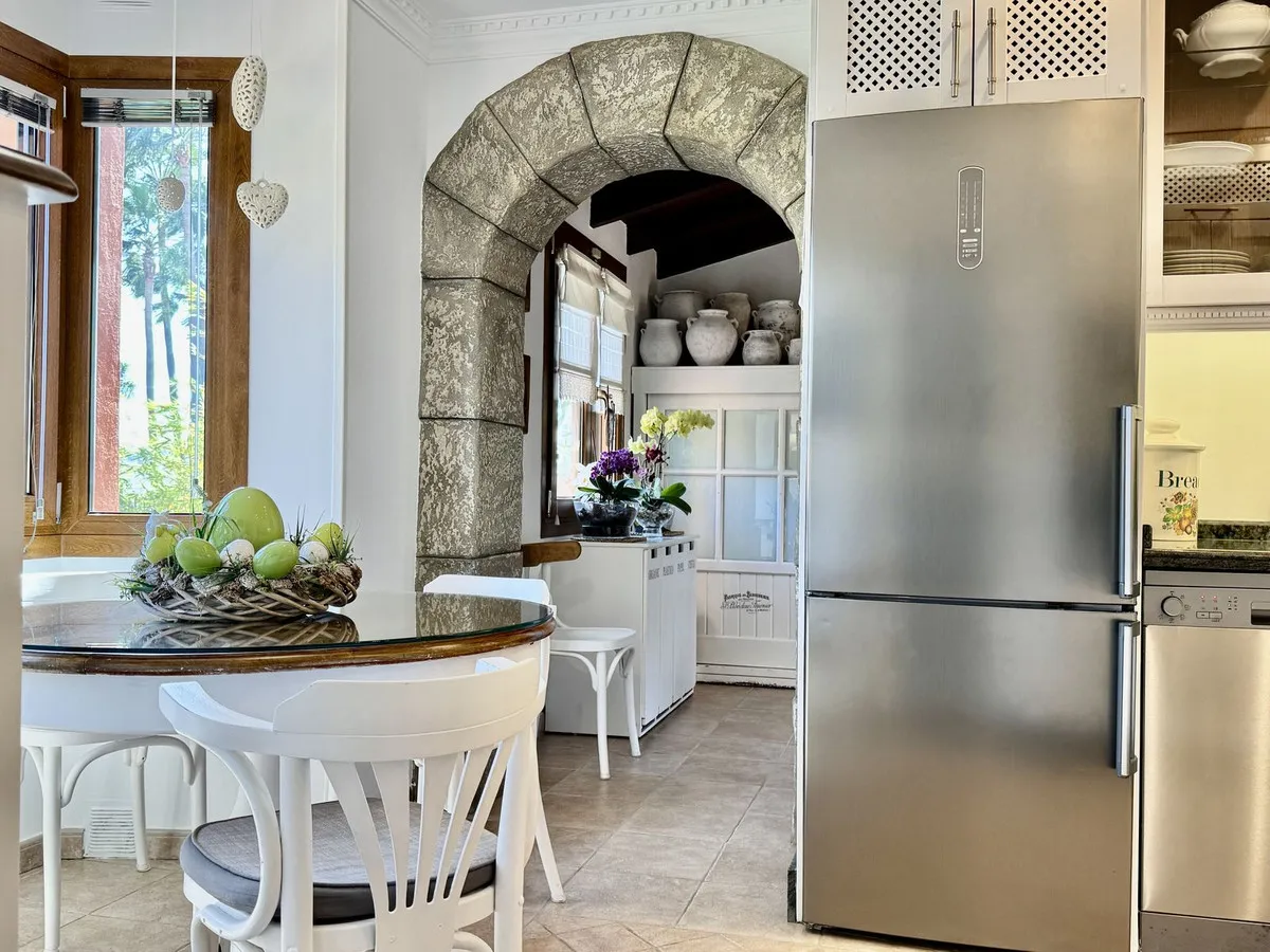 9a83cc79-a942-47c1-a0f4-f92a603cadd3