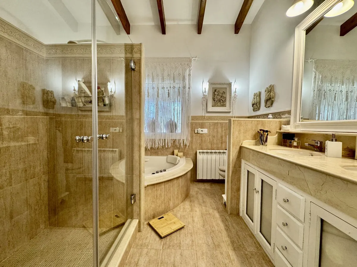 dfd53986-e95e-4fd0-a6ca-6d92bee50b92