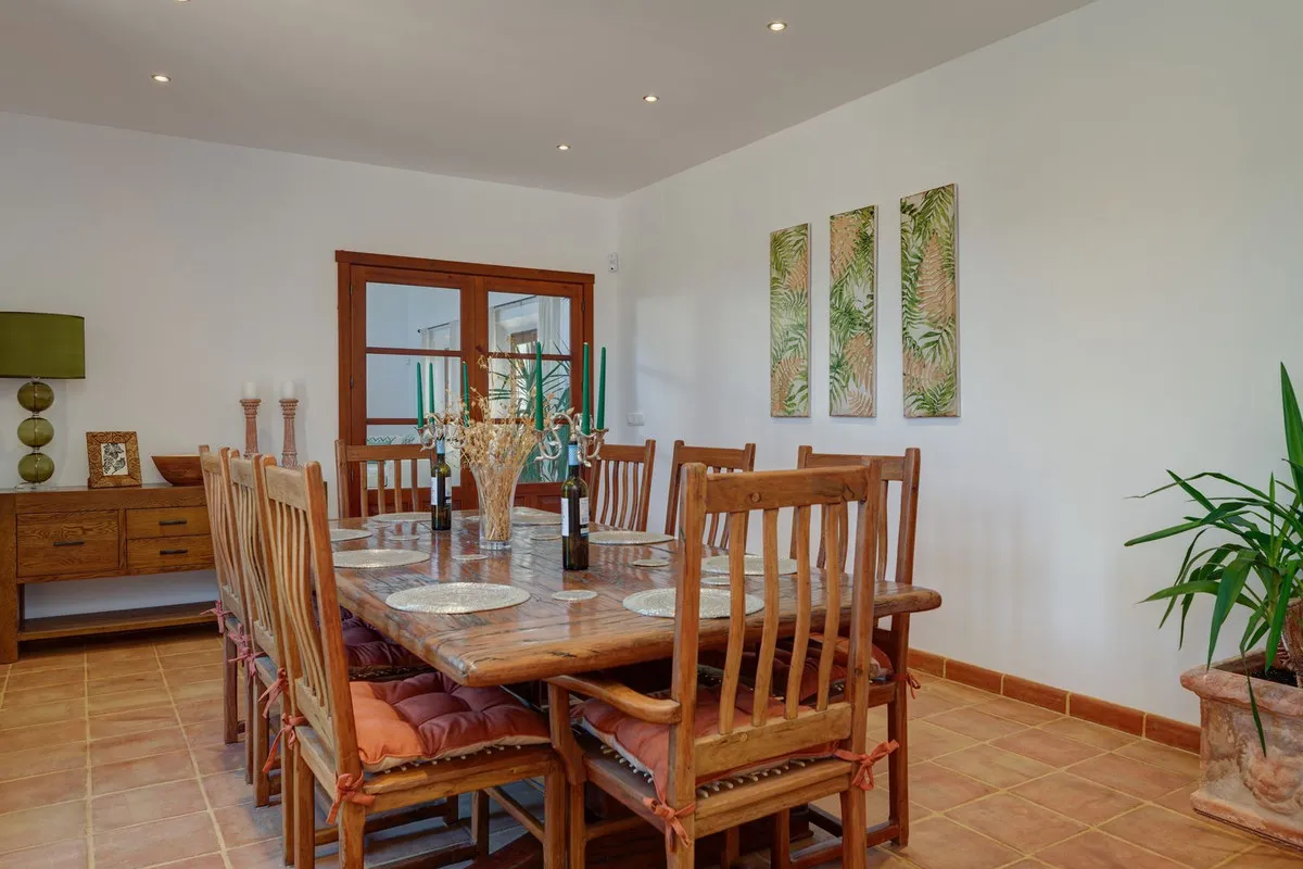 3c813ec2-9d9d-41e8-b5f8-0085b0a19f42