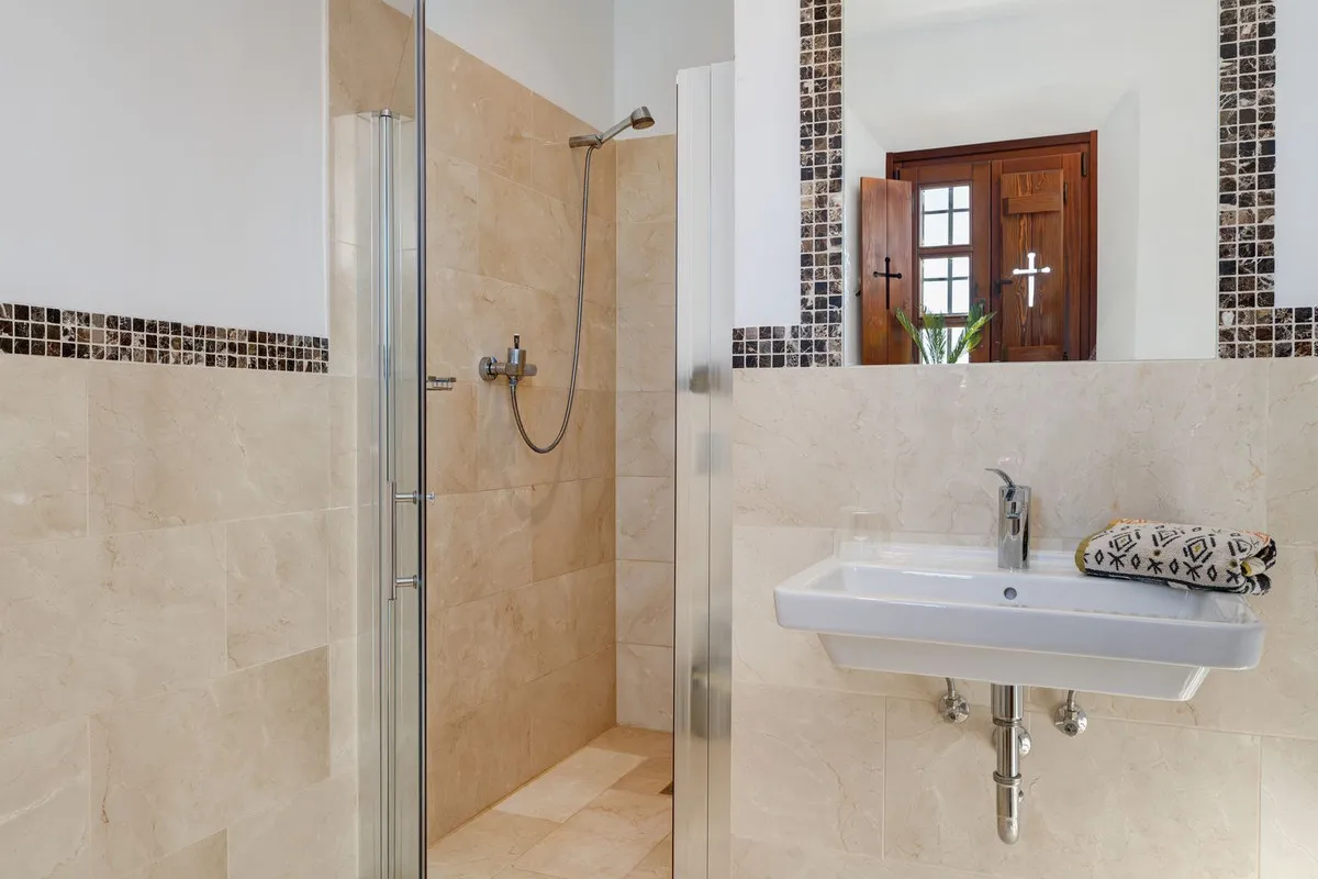 dc05f0c3-fcf6-48d4-bad4-d573ed66ff01