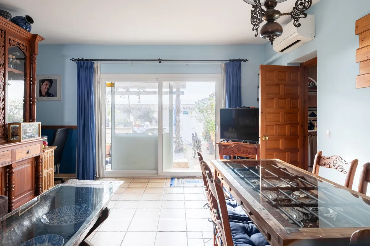 e77ab299-598c-42ff-b7ff-fc2a9ba76831