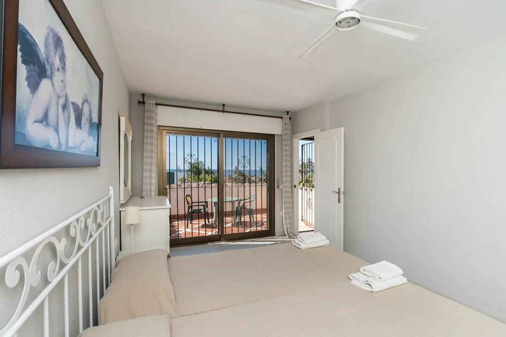 4c077fec-a2f7-4721-bd67-393301a89927