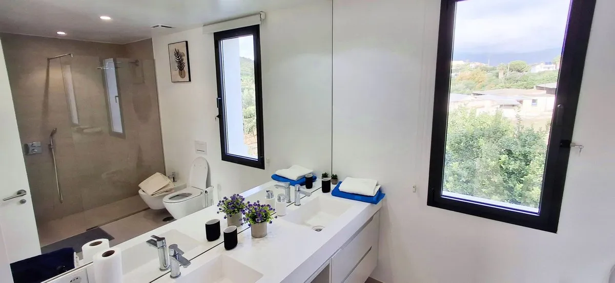 b8347a66-4f2b-47ef-83ba-04b83ac3b996