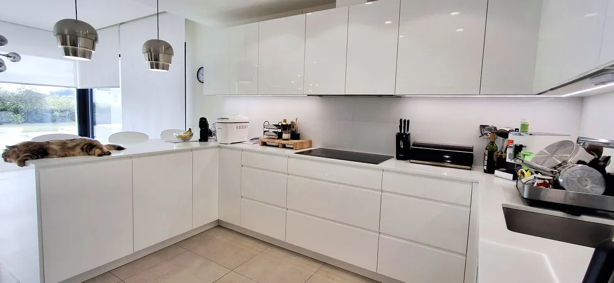 fe0d2546-c8cf-48fb-8ee4-0923cc8f5afa