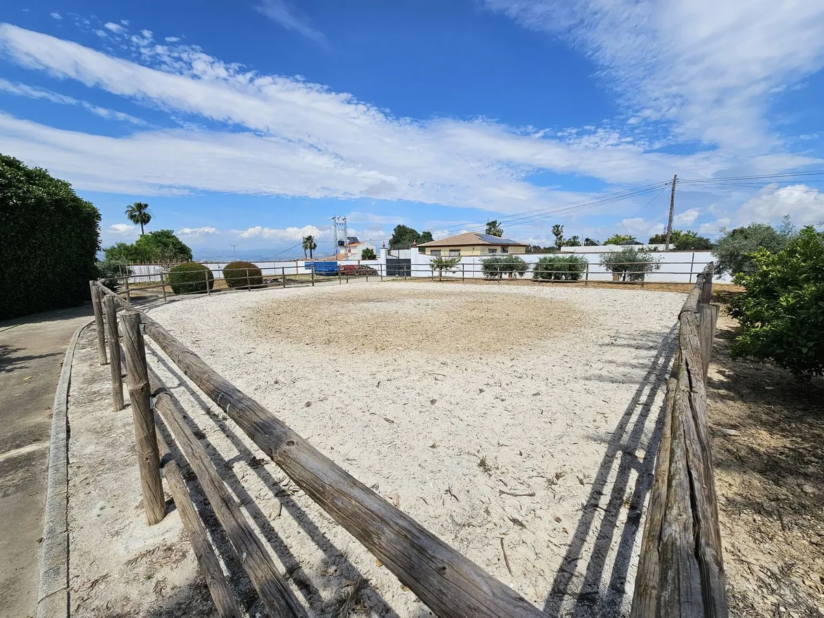 0f09131c-a738-4fb2-8ae2-d307bb7e0bb5