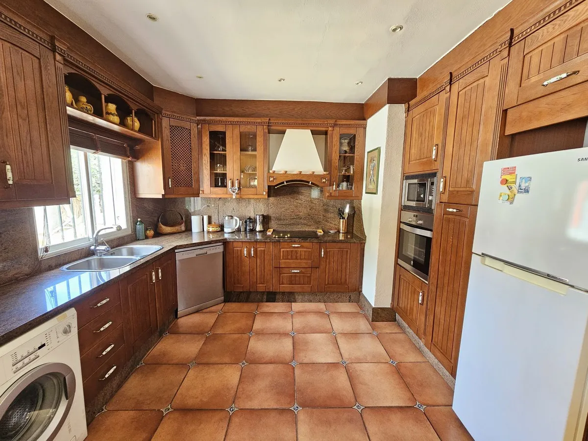 aa41126a-40c1-43a2-b7b0-a3588159267f