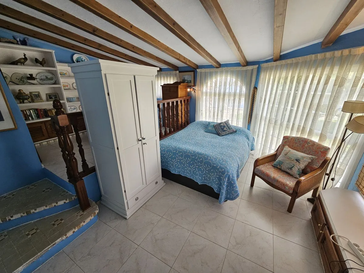 b1d7fe1f-0a40-42fe-8561-e2f0870f2d91