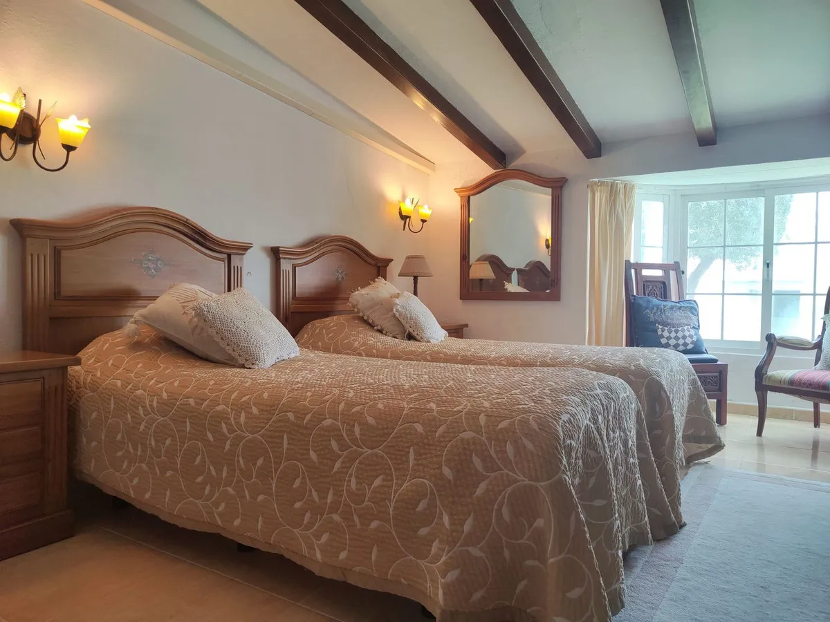 fe8b9b22-61a9-4f4d-ad55-2a3d16afeaa8