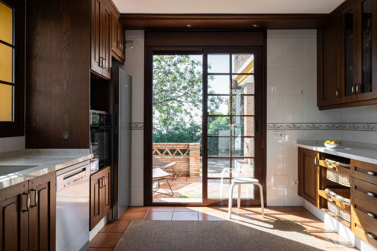 e15ed670-9aae-41e9-91aa-1d2b6202e687