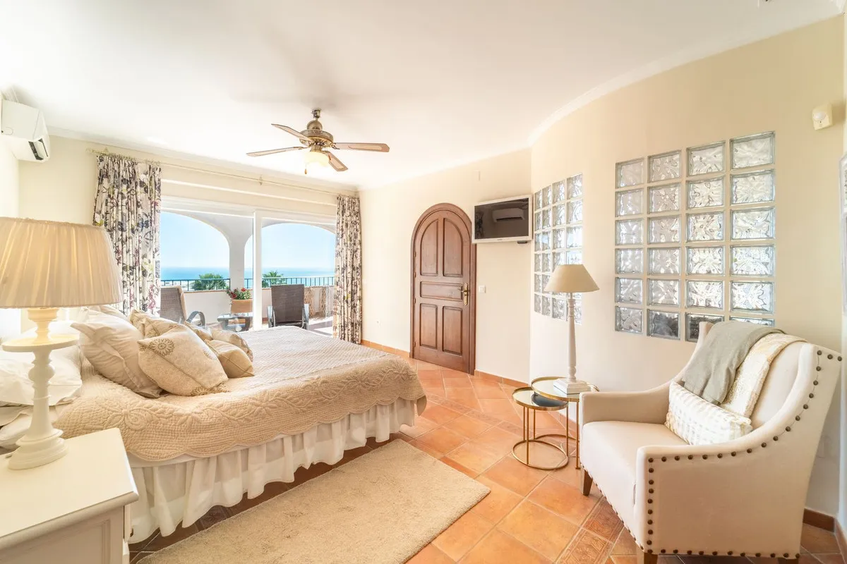 6df3d011-c795-49e5-a5e2-63e2fe3a7688