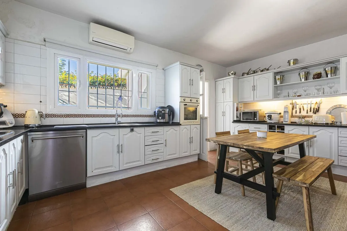 b9f076af-2d12-4763-9833-dff6f66e8509