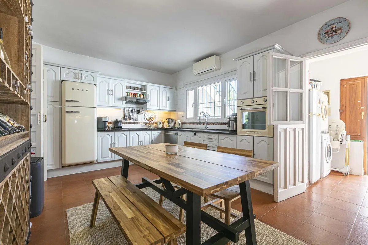 dbe272ee-305c-4257-96a9-297d1e52d182