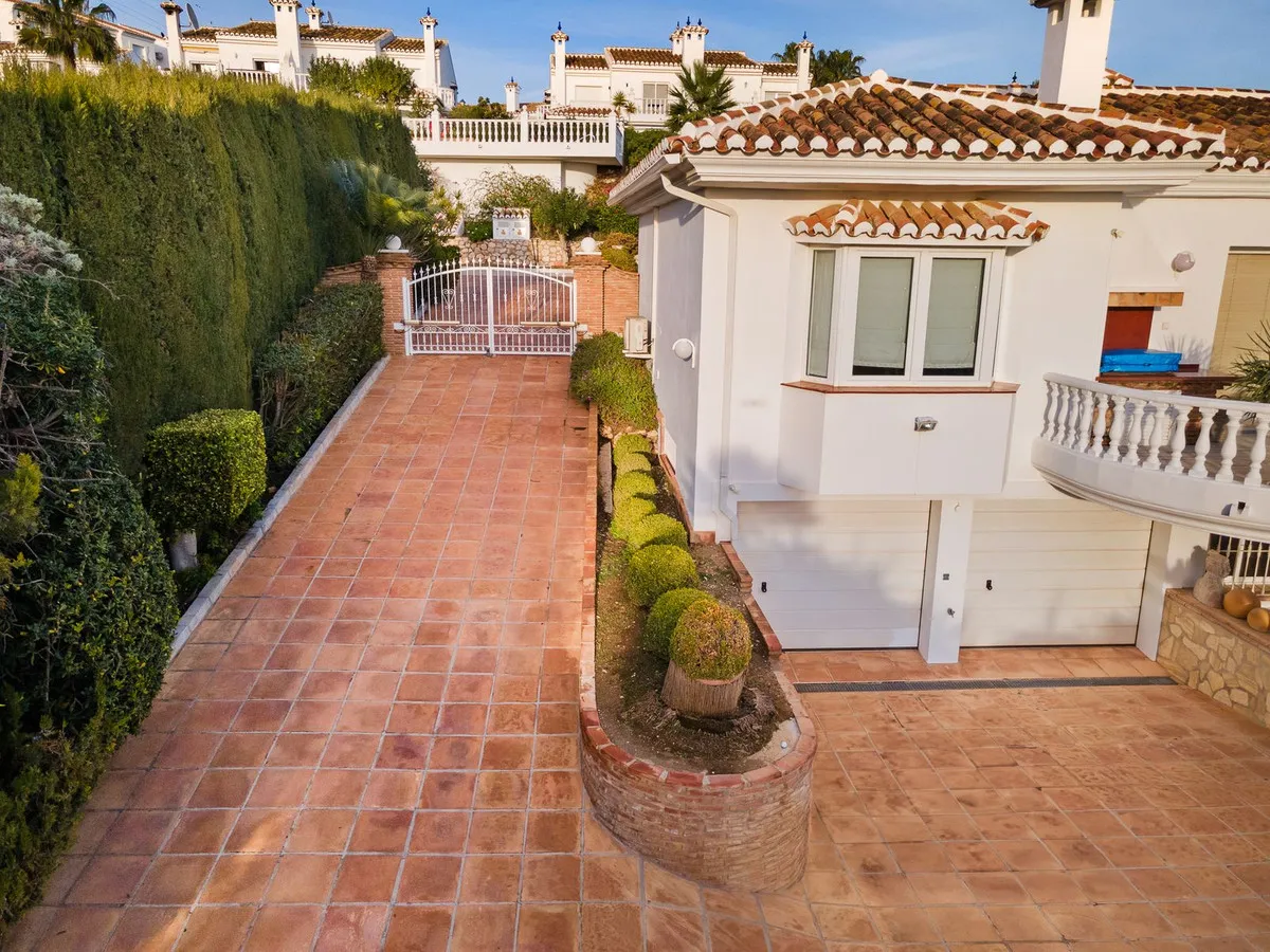 9a67a020-b3b5-47e5-ab00-bb7aa5c2f94c