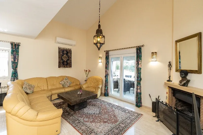 eec94cba-c2e9-4e72-98a0-a407d8a8b3c7