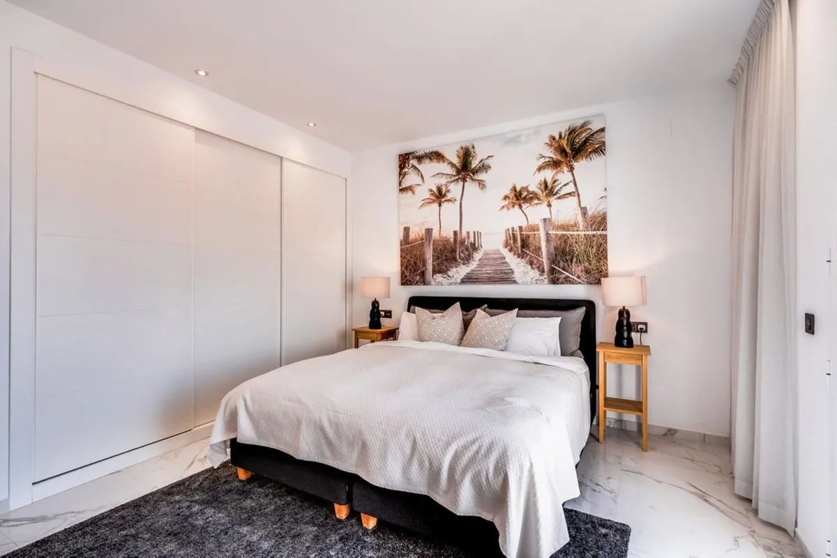 803005a8-72a5-4b49-b2da-e89a4b9359f5