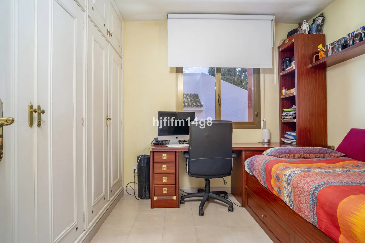 e49d3d13-d5fb-4b64-82d3-5c6fb31fe8e7