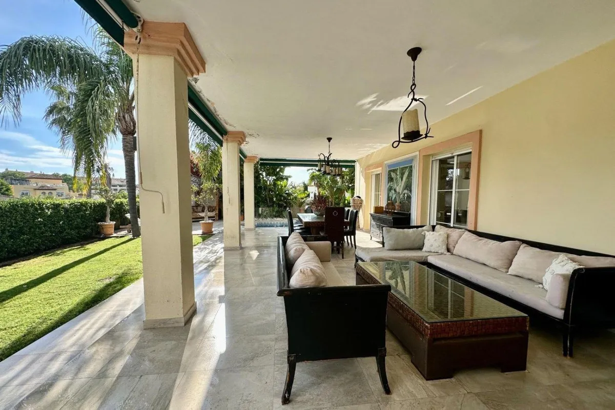 02f6035f-d198-4f52-8536-a9946bc676bb