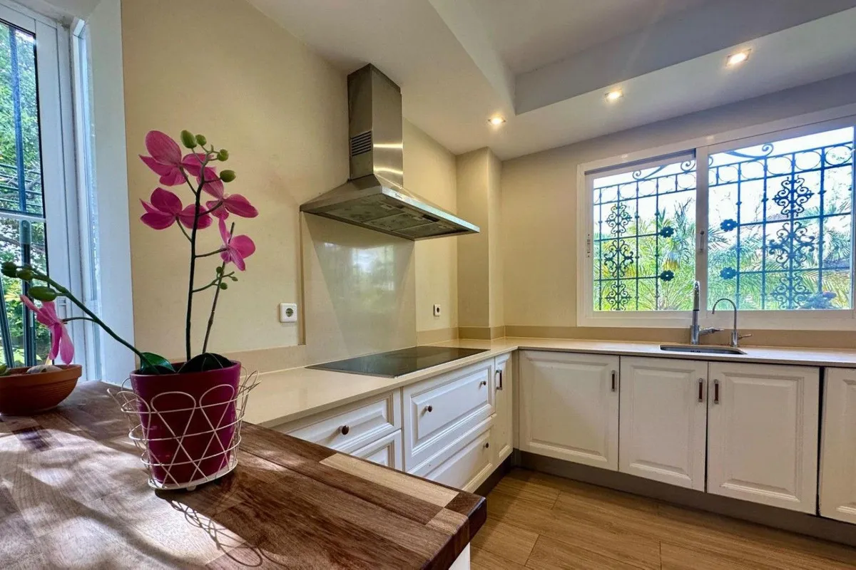 27745fec-db6f-40f3-967b-3775a9773508