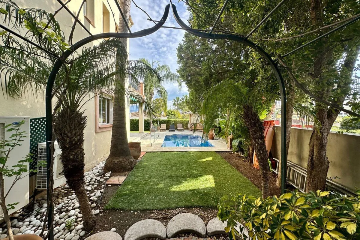 9f3af745-ef5a-4f22-993b-bc302c0f9860