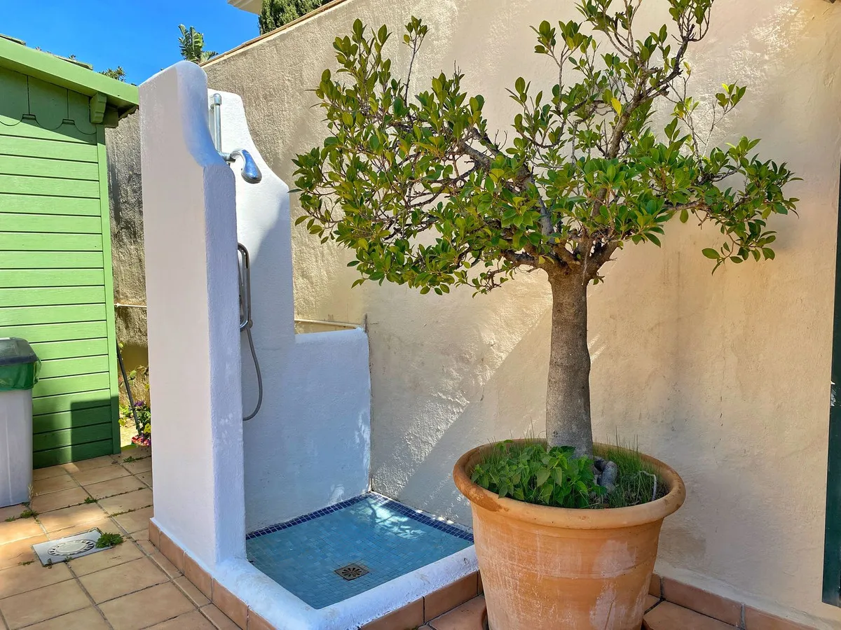 221f103c-923e-41ca-847a-9b531cda5378