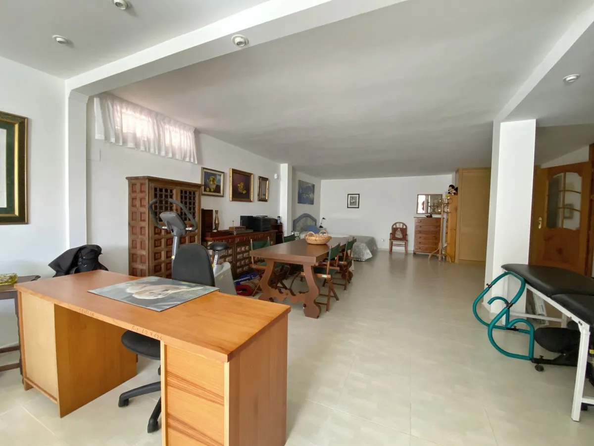 b9942a37-8b32-4a61-b58b-c2c29ba447ad