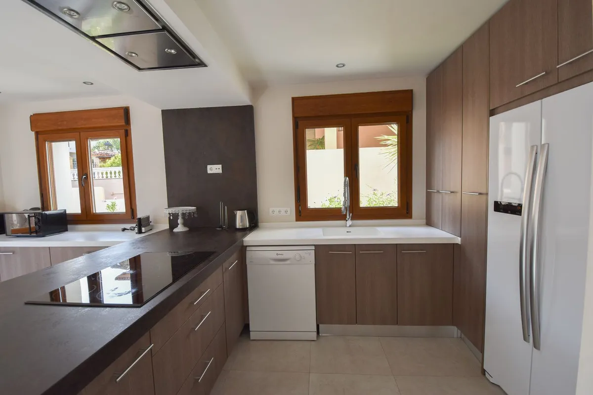 648dd9e1-a5a6-4703-855b-ee409b41bd40