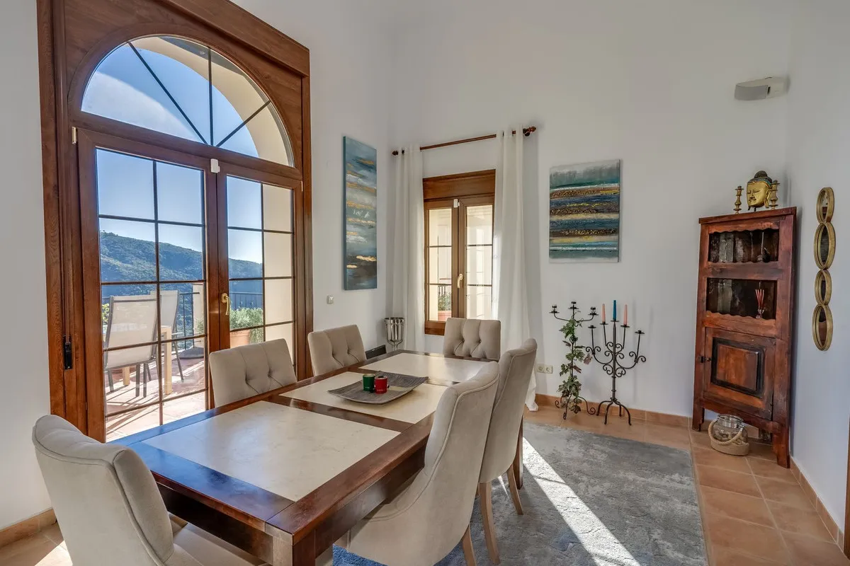 18472374-e302-4243-8df6-d27a12227f4e