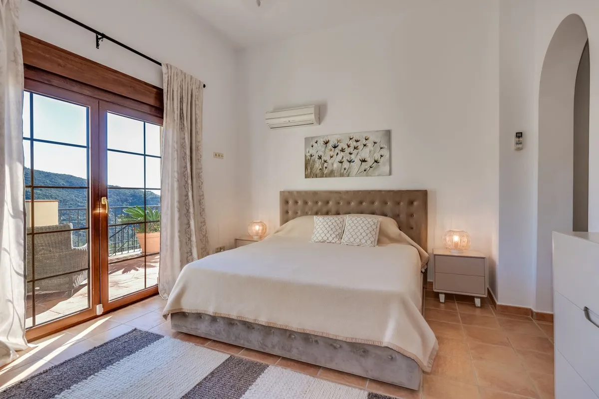 1aee5d2a-973d-4bc4-bd1f-8f739b0fc7a7