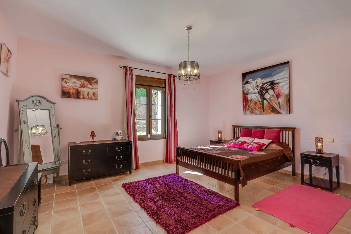 c8c04073-d4a2-4b70-bb94-ce3fe5e81819