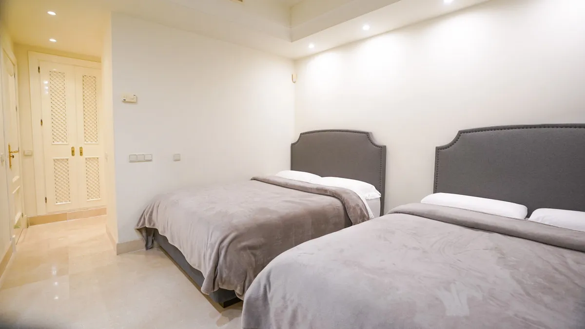 384b1702-146e-44b1-b7b3-8972b94c057b