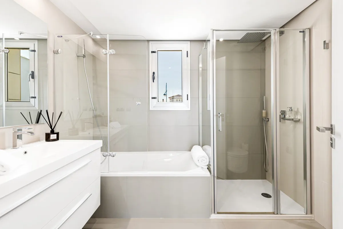 8b731899-5ea4-40e3-b19b-1566becb86ae