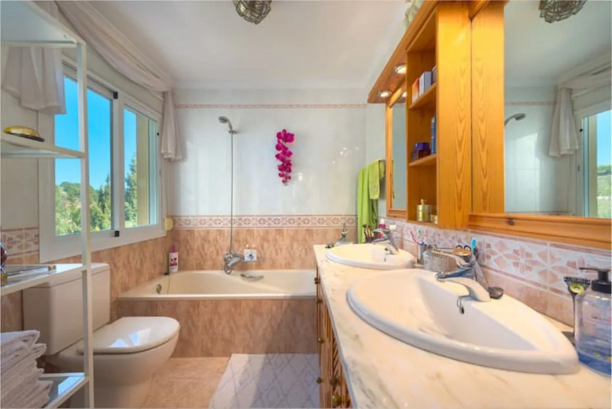 40e645c8-ba51-4f54-ab23-3a3391fb9c0f