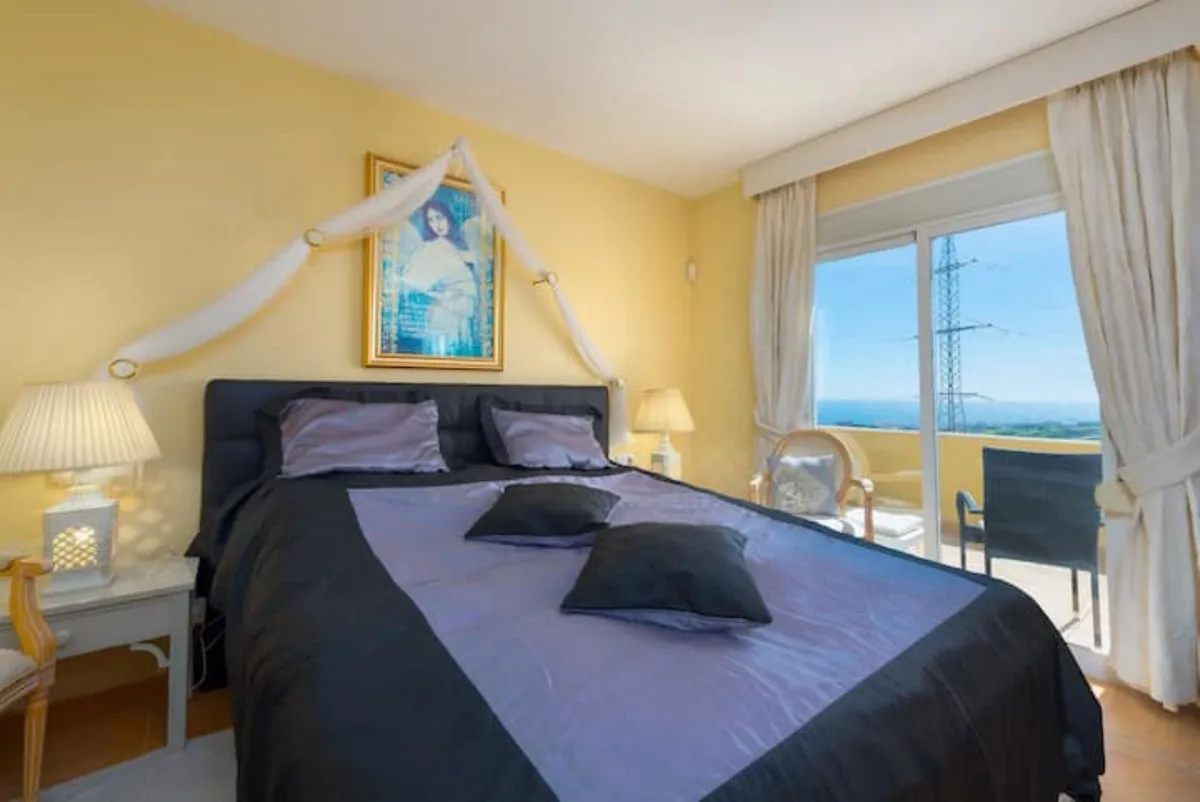 fef528b6-beaf-4fa0-81e0-c8620476fcdc