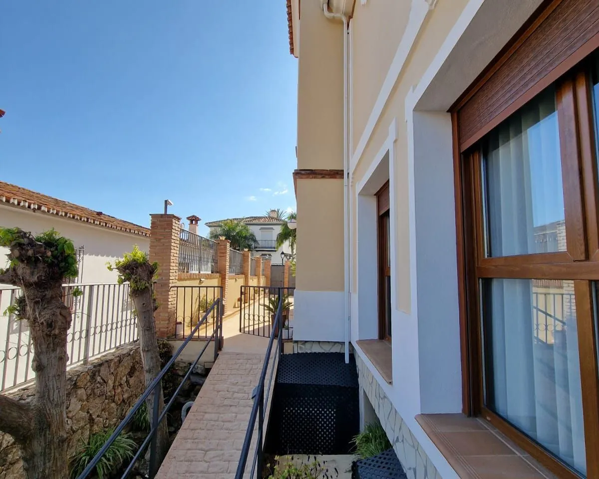 1b73bbe2-c911-4a80-b047-63d5b189de0b