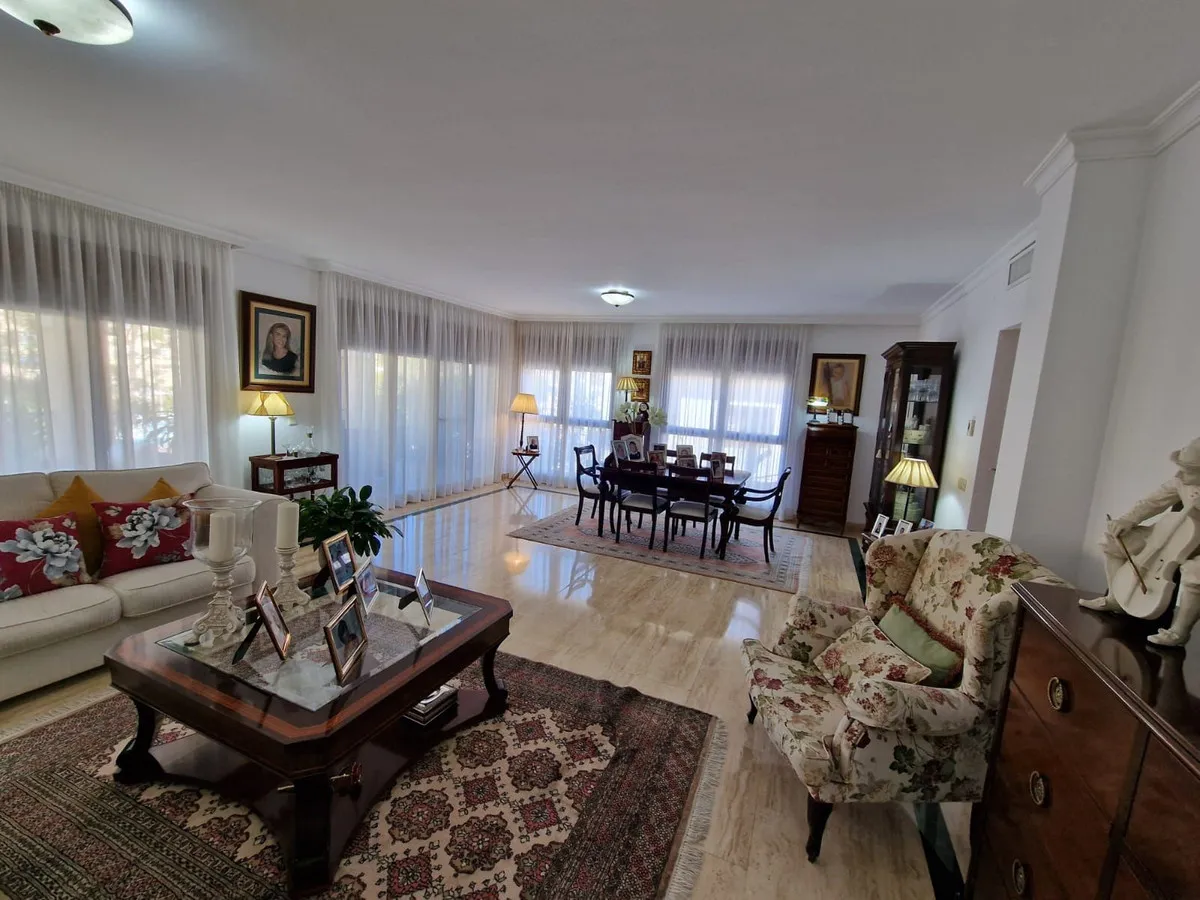 f4220996-d08d-4df9-89c9-8089f3d73084