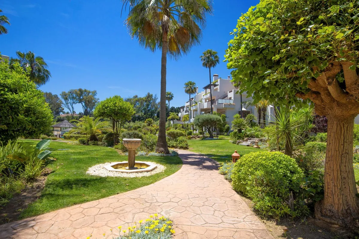 8f4649b2-4bea-406b-a543-dea1f84515d4