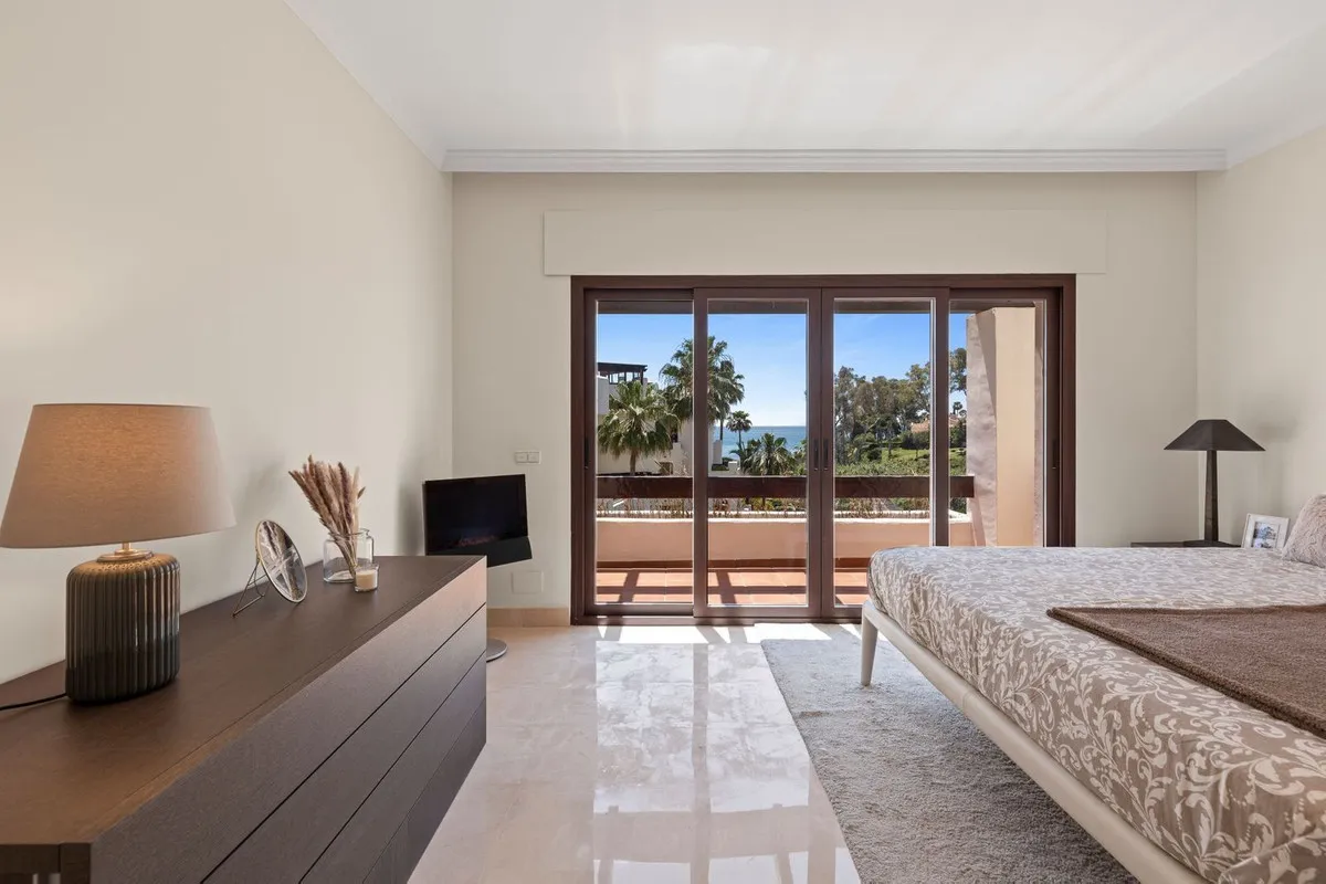 9c93184e-5a6d-49c5-bb48-a178a3831bfb