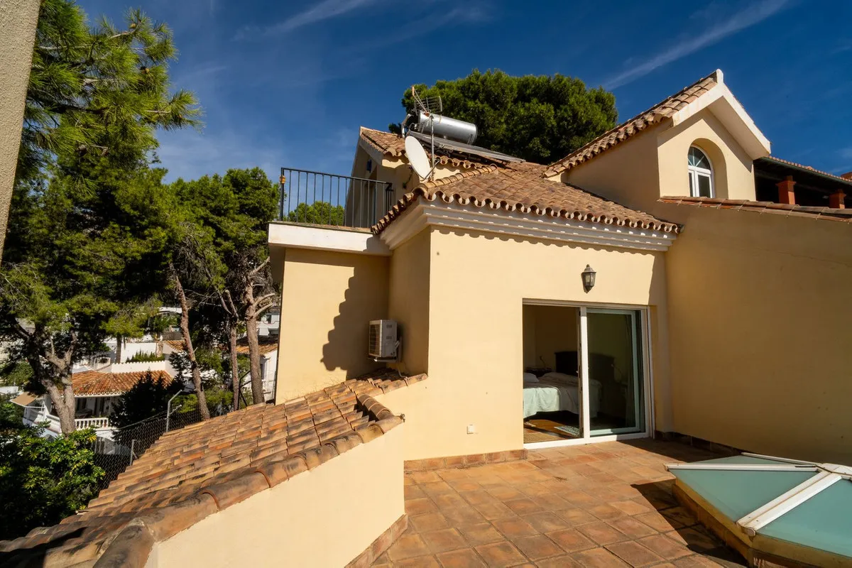 1f293d5d-b88b-4f57-bf93-6483126573ed