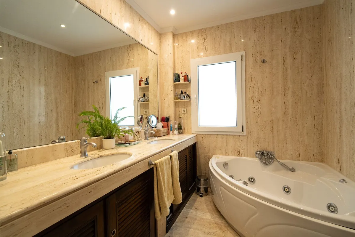 dfe6b702-93a7-4a3a-be06-b271242e2c3e